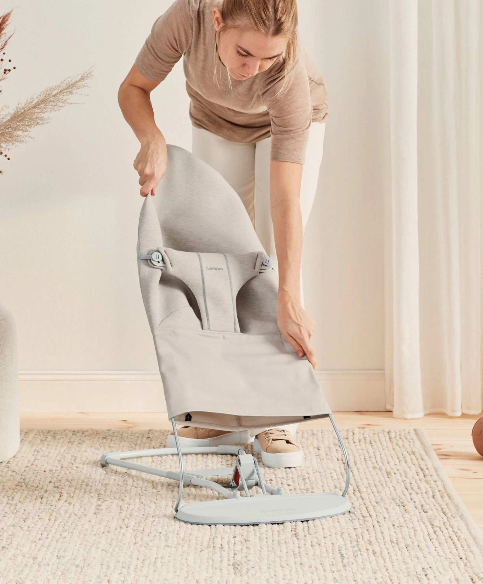 BabyBjrn Baby Bouncer Bliss - Light Beige
