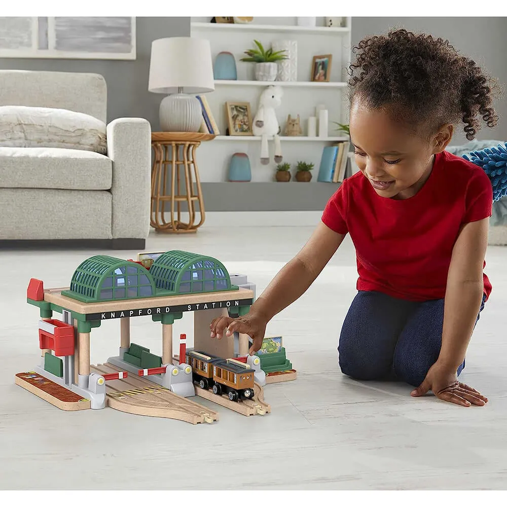 Fisher-Price Toys Fisher-Price Thomas & Friends Wooden Railway Knapford Station Passenger Pickup Train Set