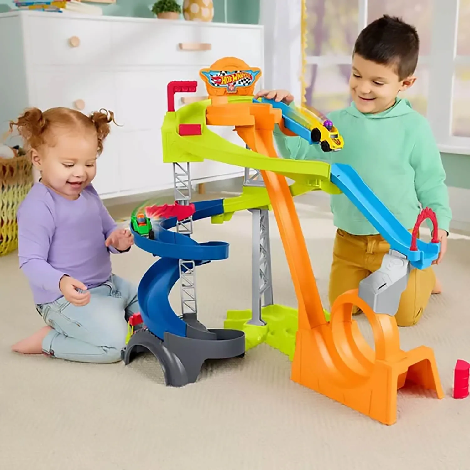 Fisher-Price Toys Little People Hot Wheels Spiral Stunt Speedway Playset