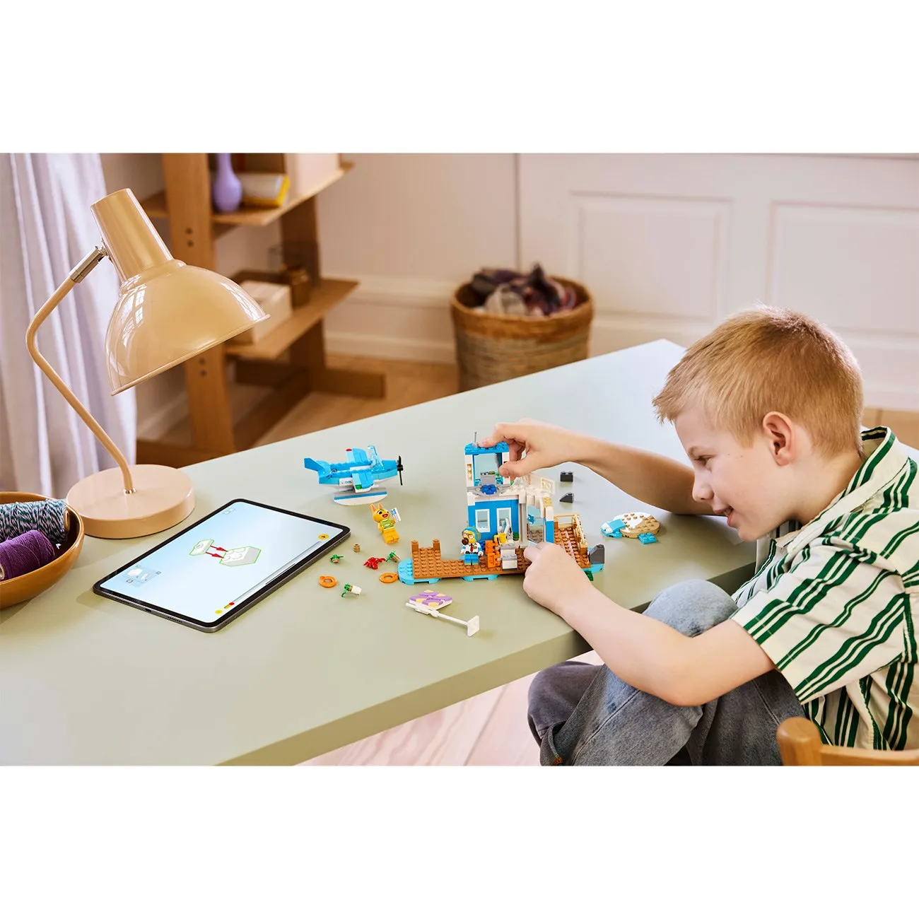 LEGO Animal Crossing Fly with Dodo Airlines