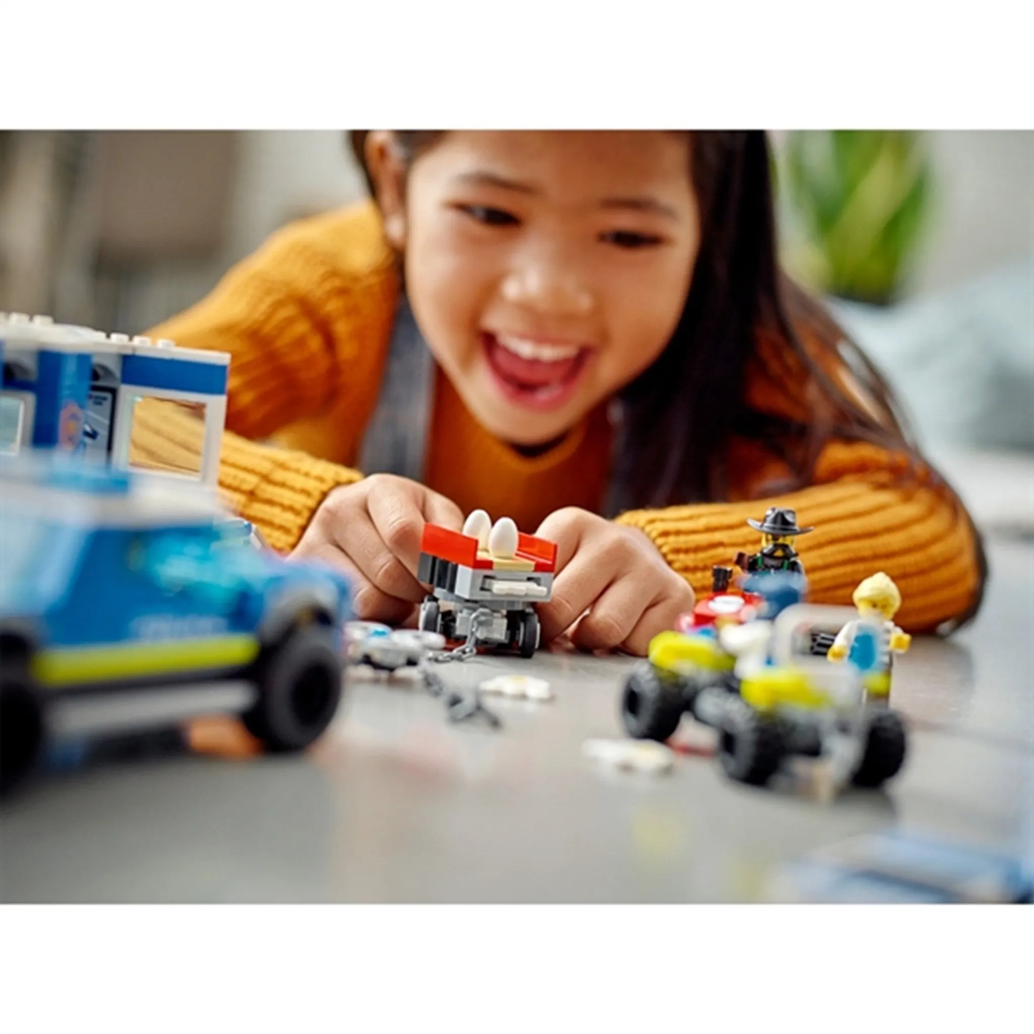 LEGO City Police Mobile Command Truck