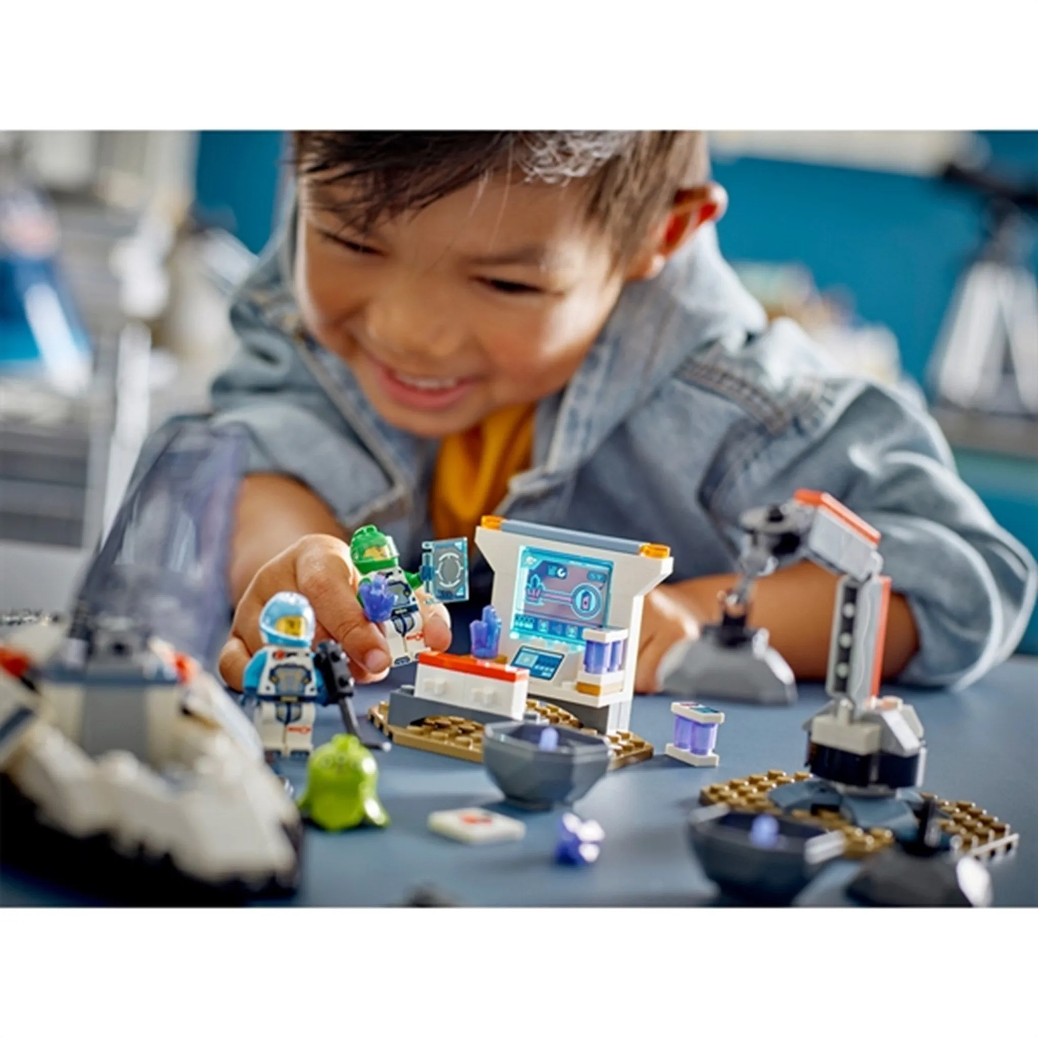 LEGO City Spaceship and Asteroid Discovery