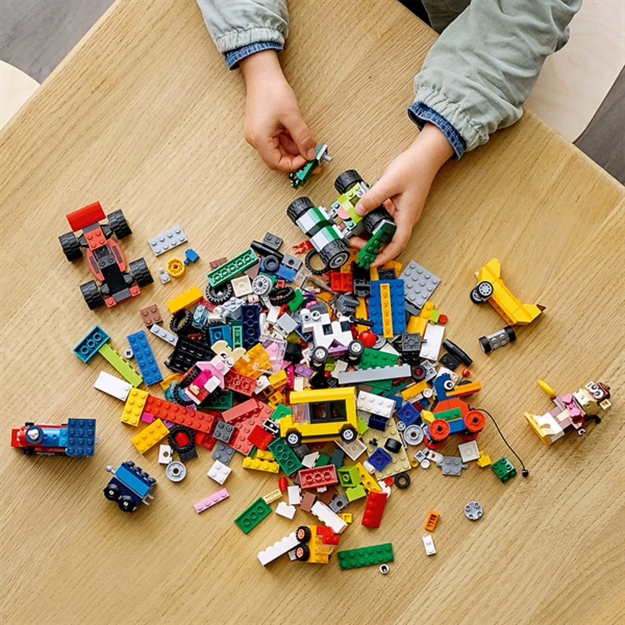 LEGO Classic Bricks and Wheels