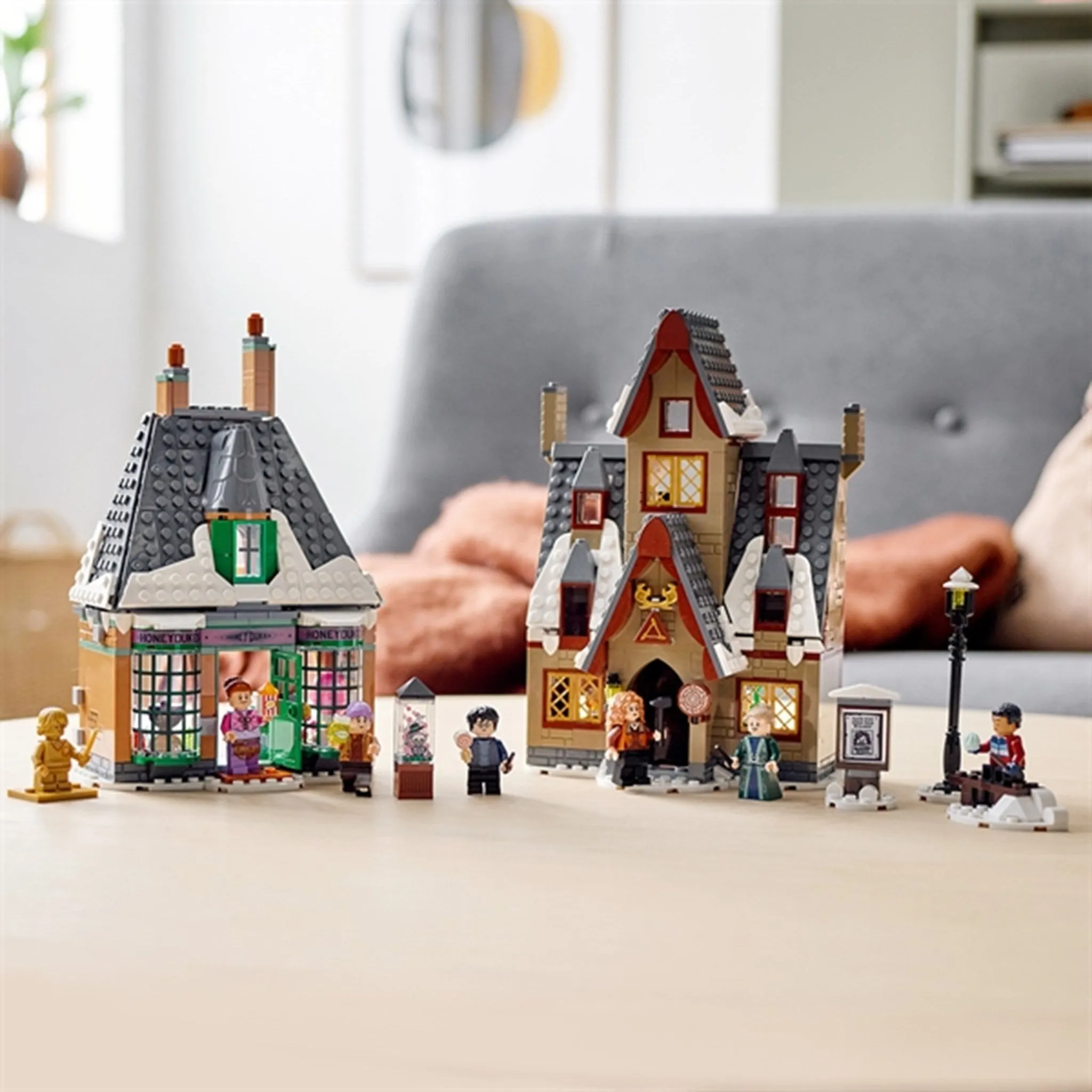 LEGO Harry Potter Hogsmeade Village Visit