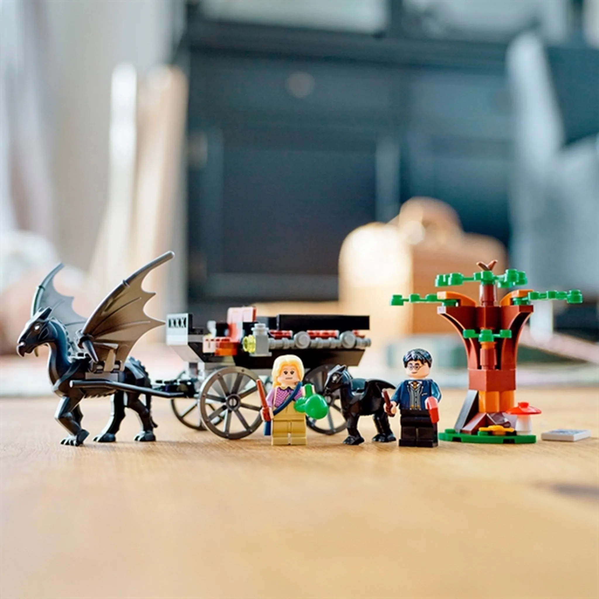 LEGO Harry Potter Hogwarts Carriage and Thestrals