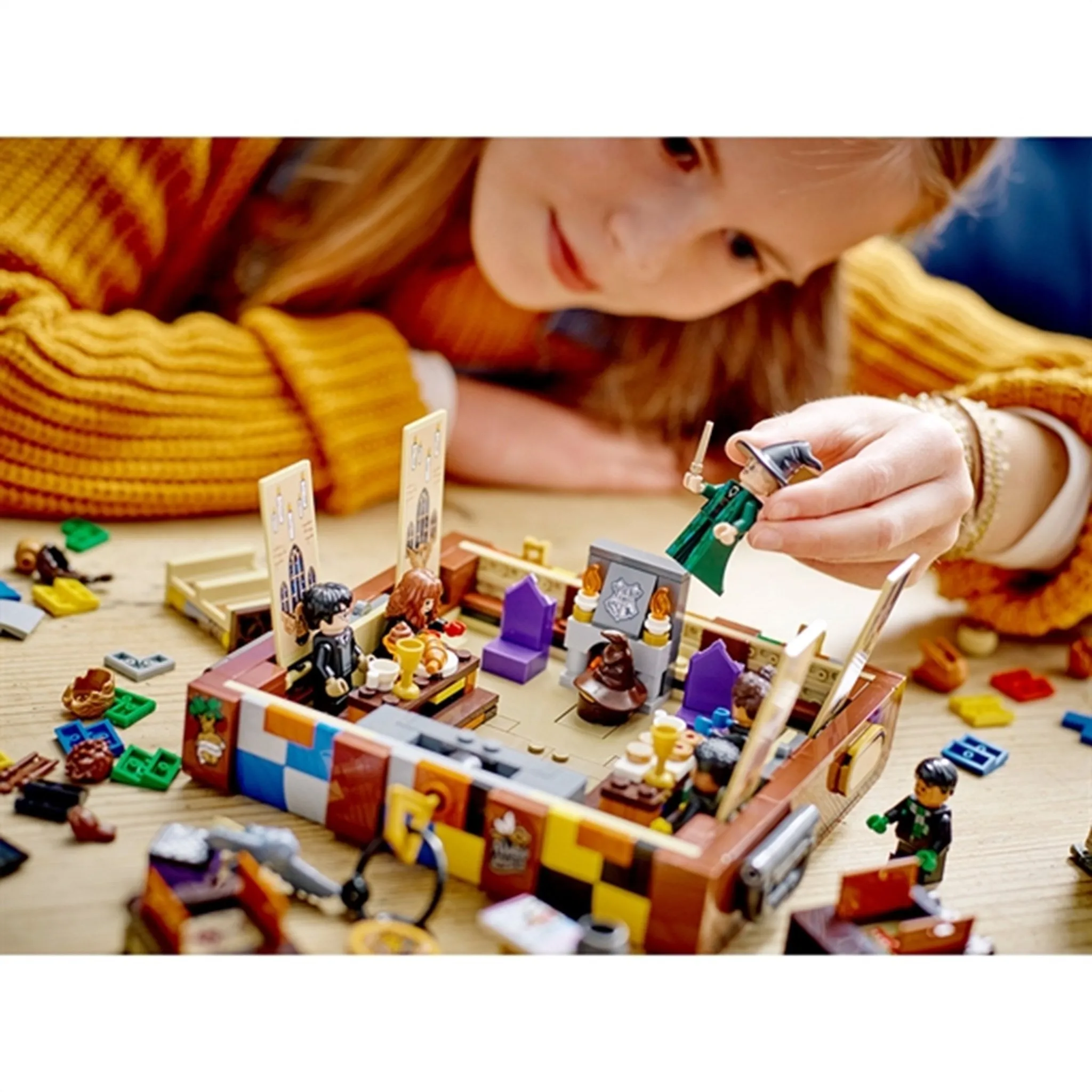 LEGO Harry Potter Hogwarts Magical Trunk