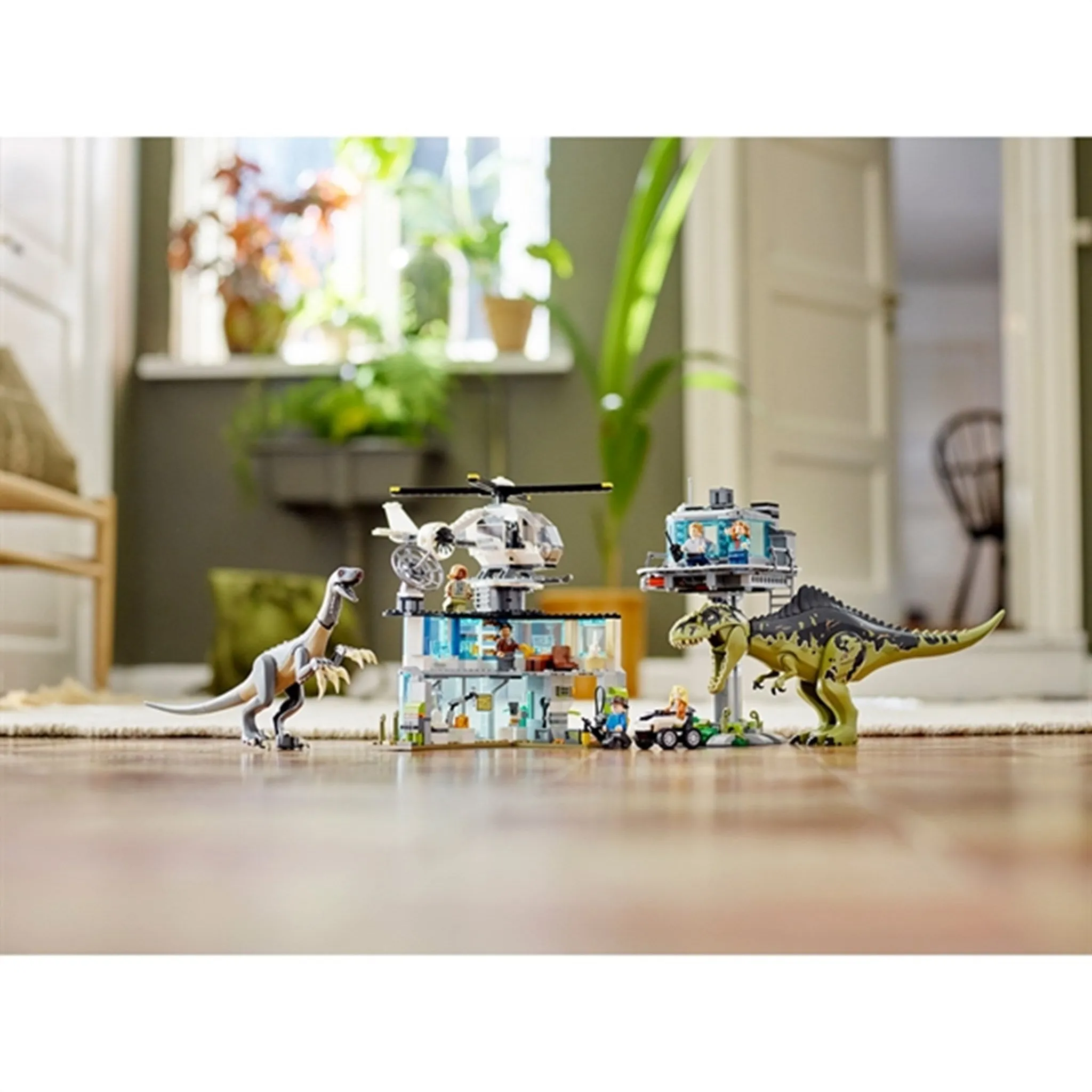 LEGO Jurassic World Giganotosaurus & Therizinosaurus Attack
