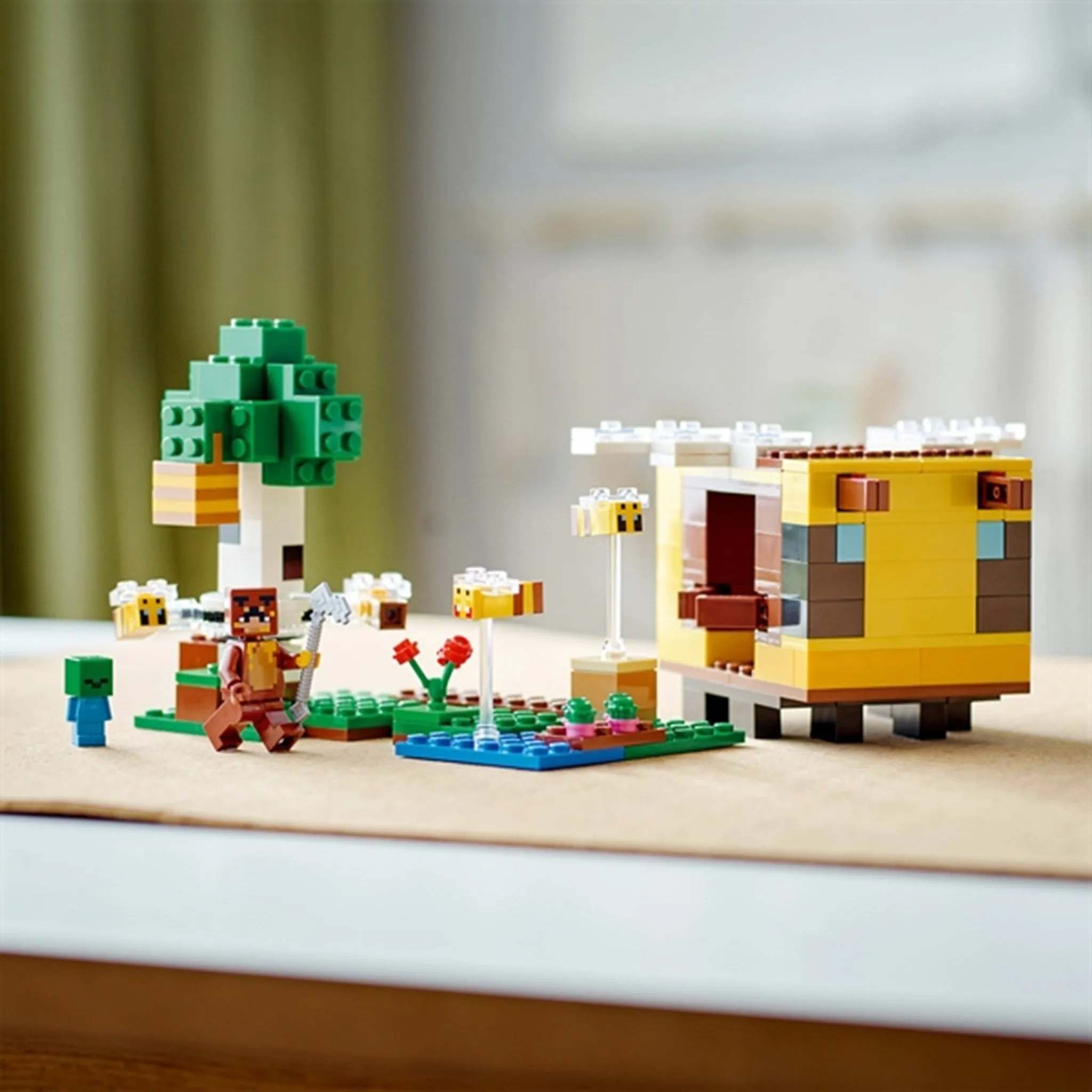 LEGO Minecraft The Bee Cottage