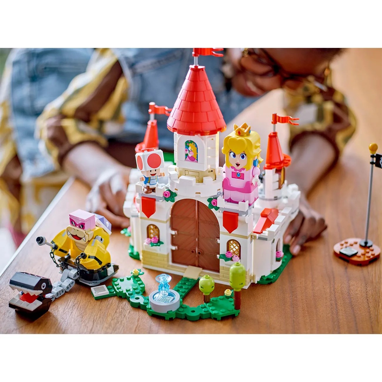LEGO Super Mario Battle against Roy at Peach's Castle