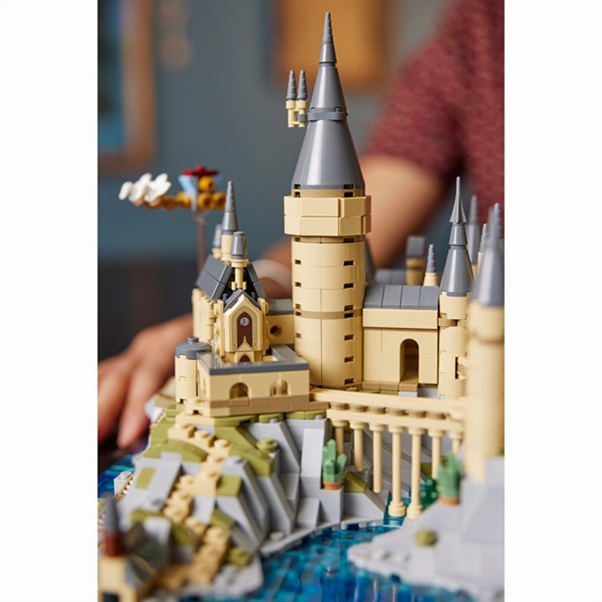 LEGO Harry Potter Hogwarts Castle and Surroundings