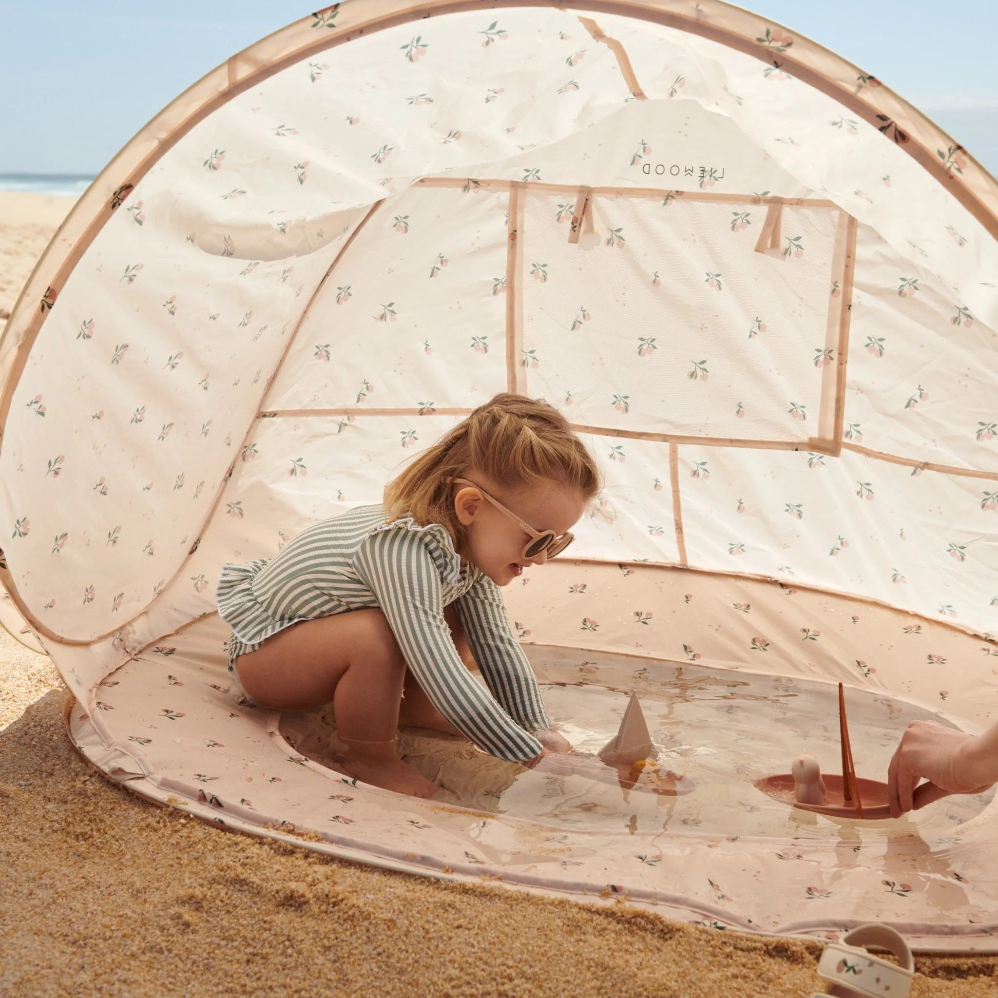 Liewood Everett Pop Up Beach Tent With Paddling Pool - Peach / Sea Shell