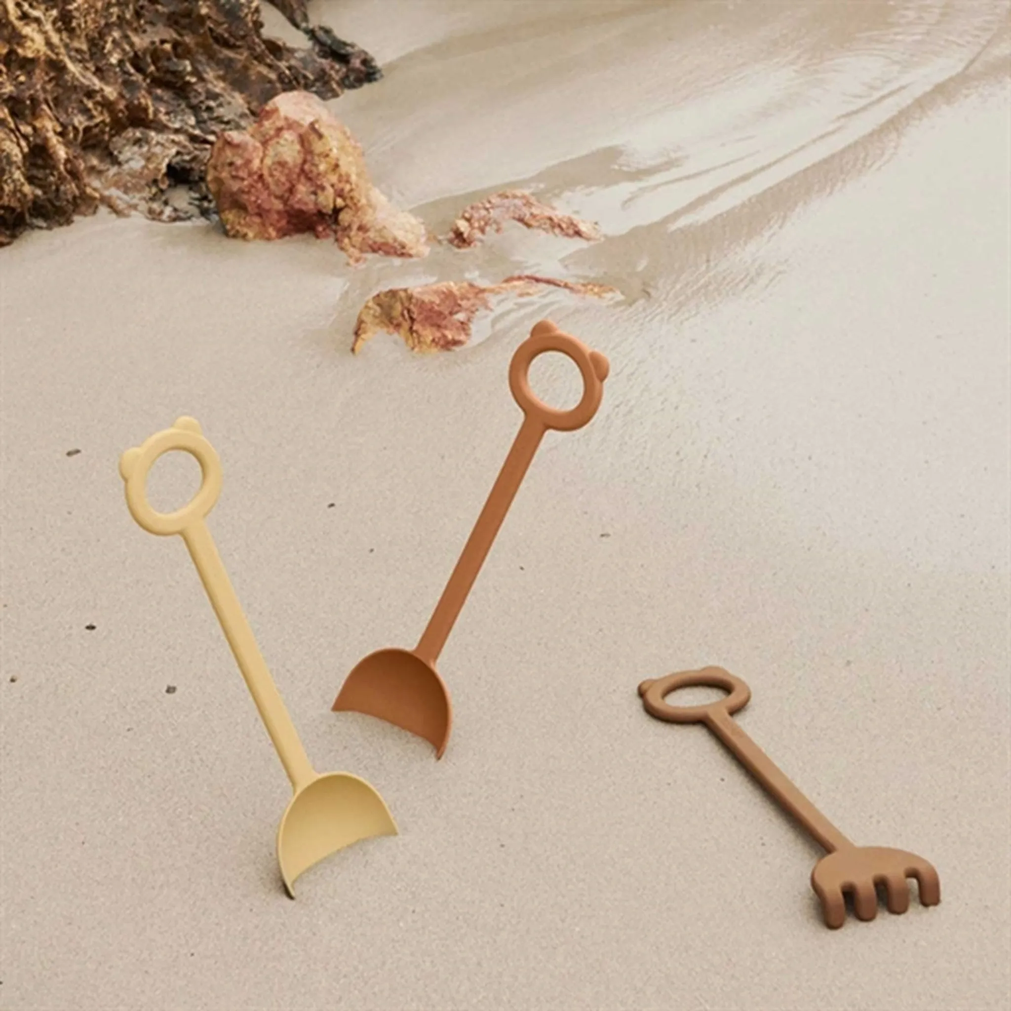 Liewood Hilda Shovel & Rake Almond/Tuscany Rose Mix