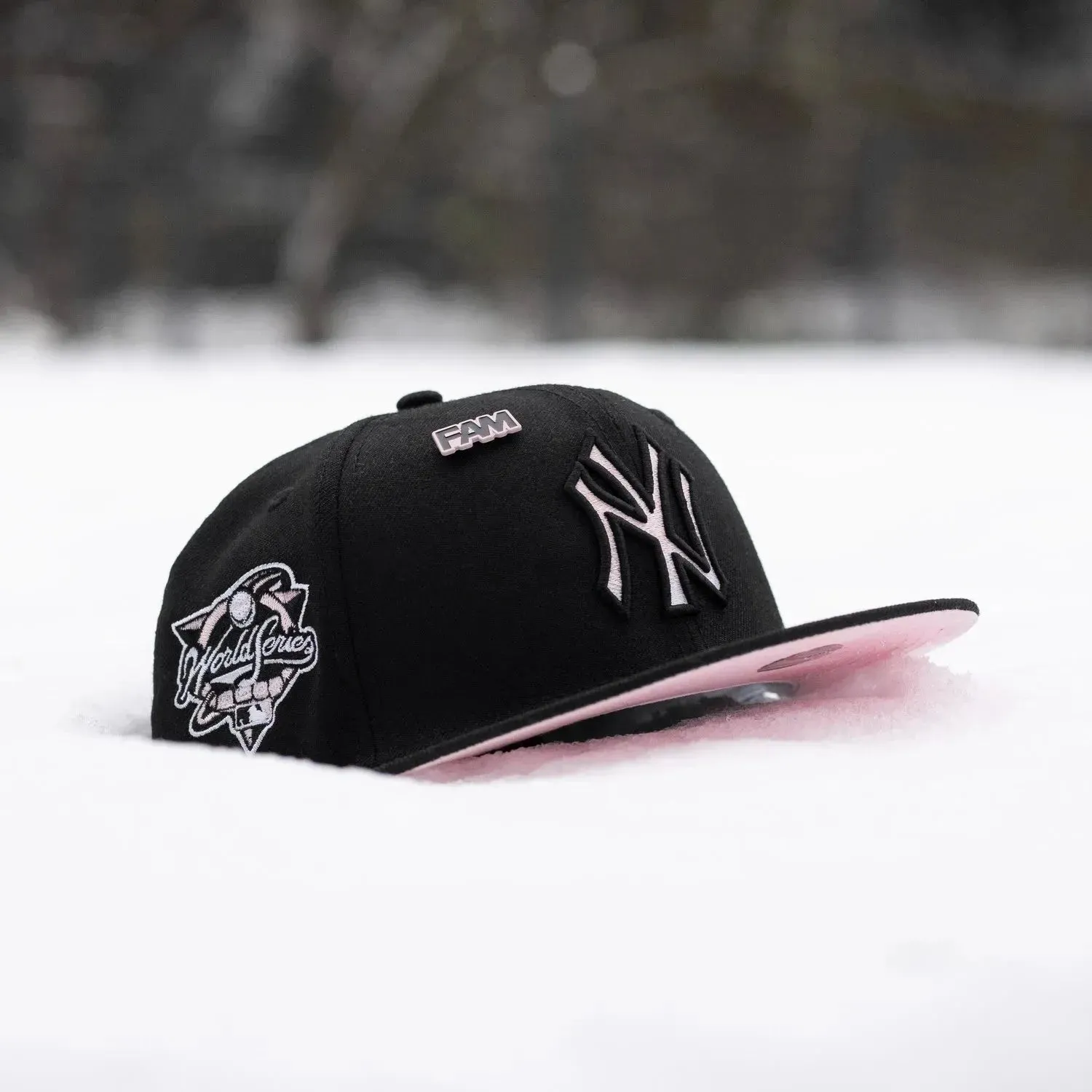 New Era Caps NEW ERA 59FIFTY MLB NEW YORK YANKEES WORLD SERIES 2000 BLACK / PINK UV FITTED CAP