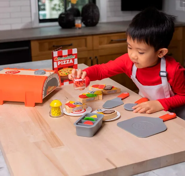 Pretendables Backyard Pizza Oven Set Babykids_Fat Brain_Toys