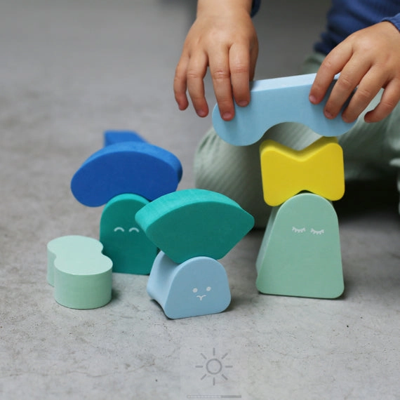 Quut Blokki - Balancing Shapes - Coral Pink