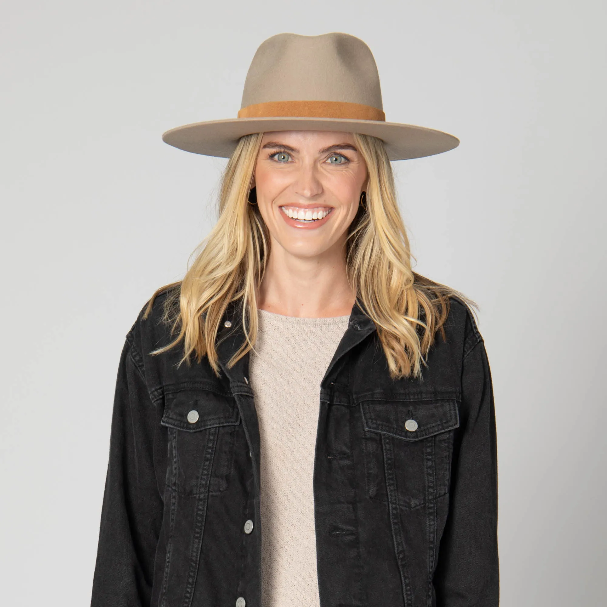 San Diego Hat Company Womens Fedoras Loretta - Stiff Brim Fedora with Suede Band and Gold Chain