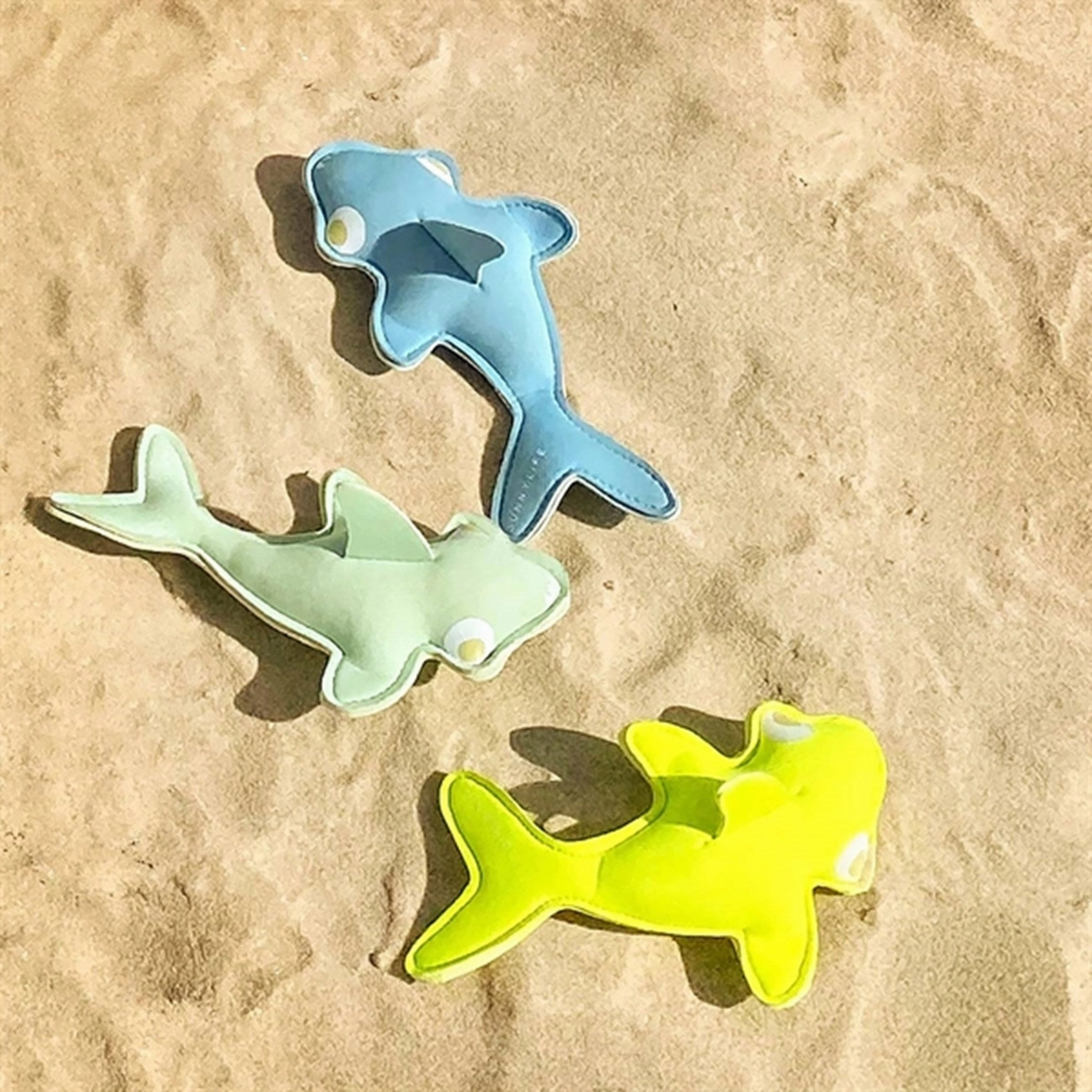 SunnyLife Dive Buddies Shark Tribe Blue Neon Citrus